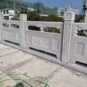 黑河 芝麻白栏杆