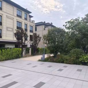 黑河 芝麻白与芝麻白搭配铺装，尺寸1200*600