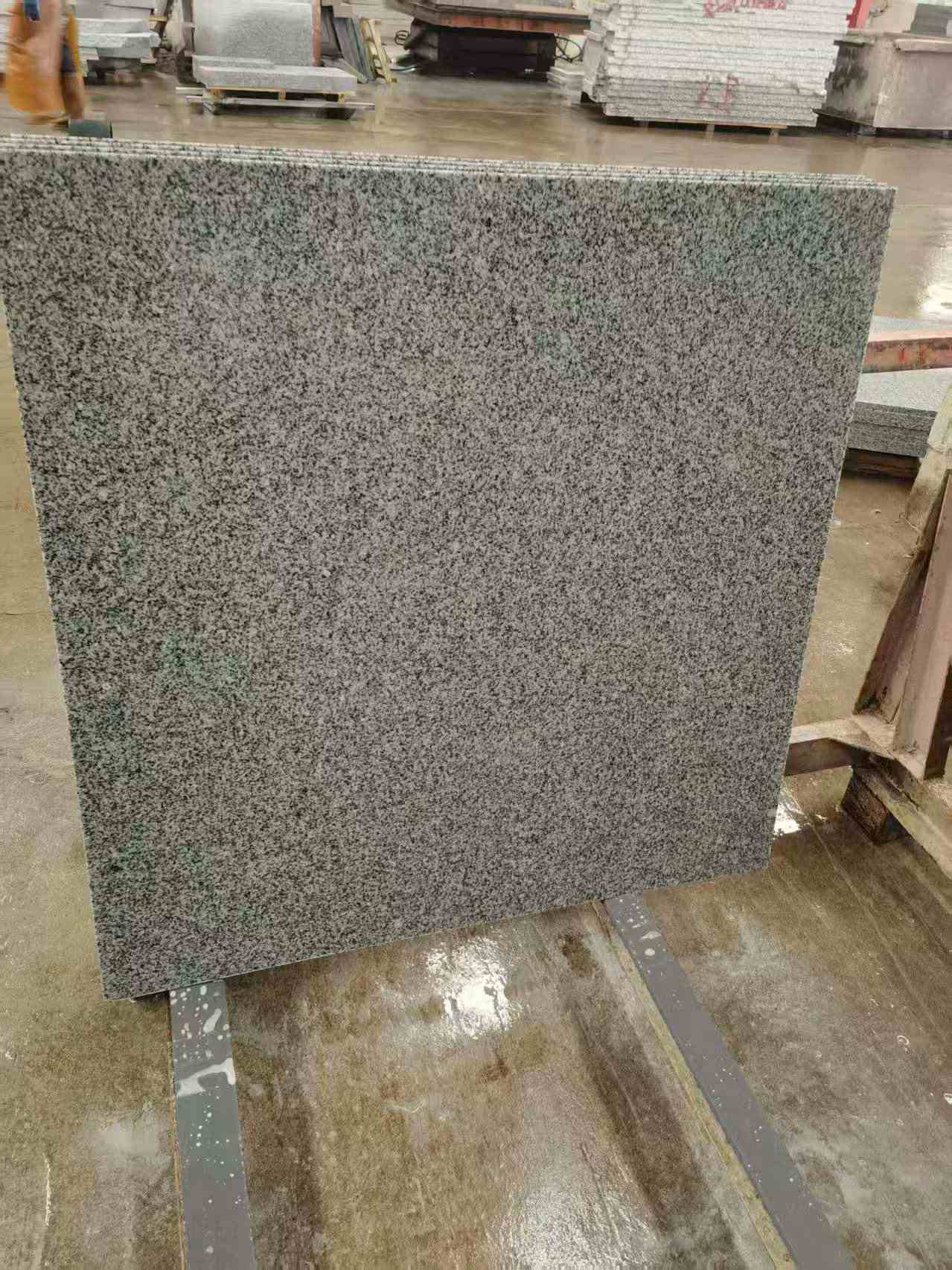 黑河 芝麻白光面900*900，高地铁标准