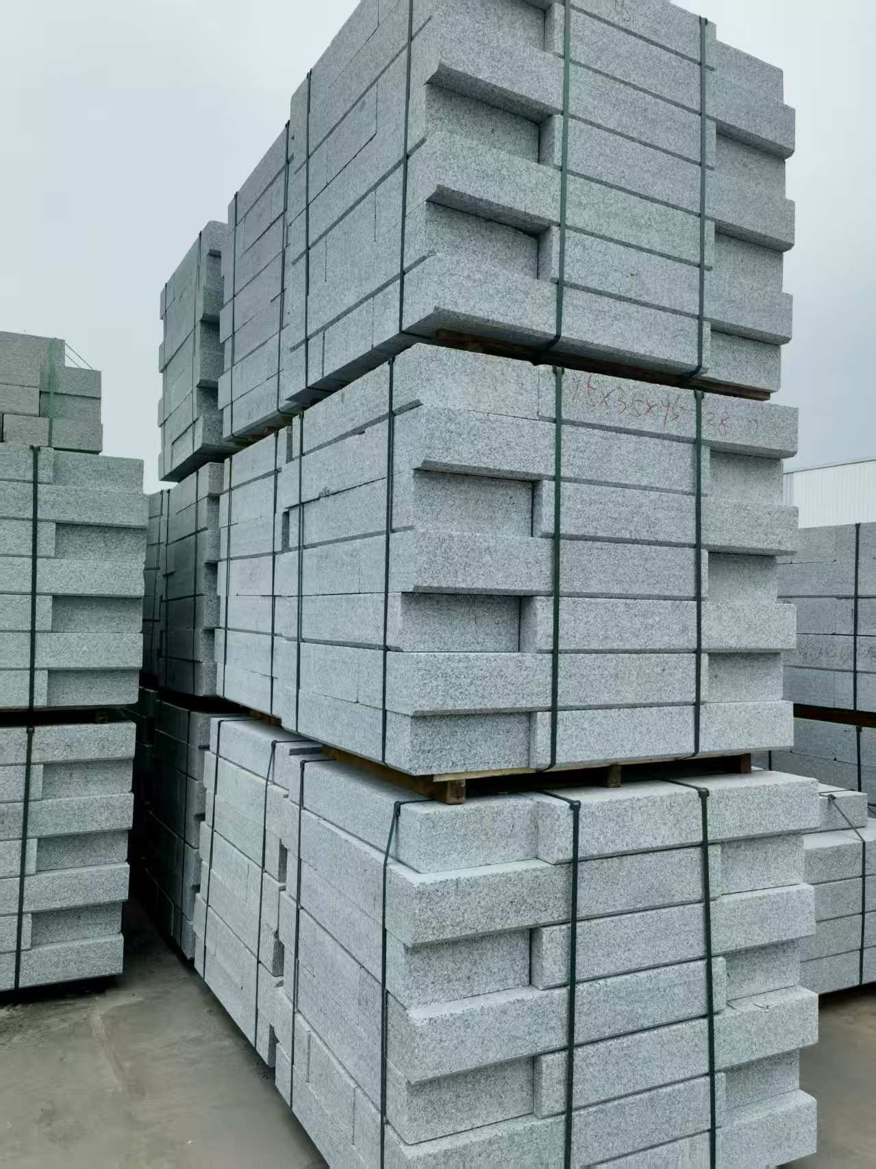 黑河 路沿石，板板正正的路沿石