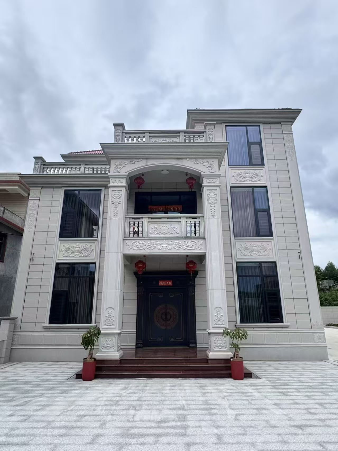 黑河 芝麻白石材别墅干挂案例展示