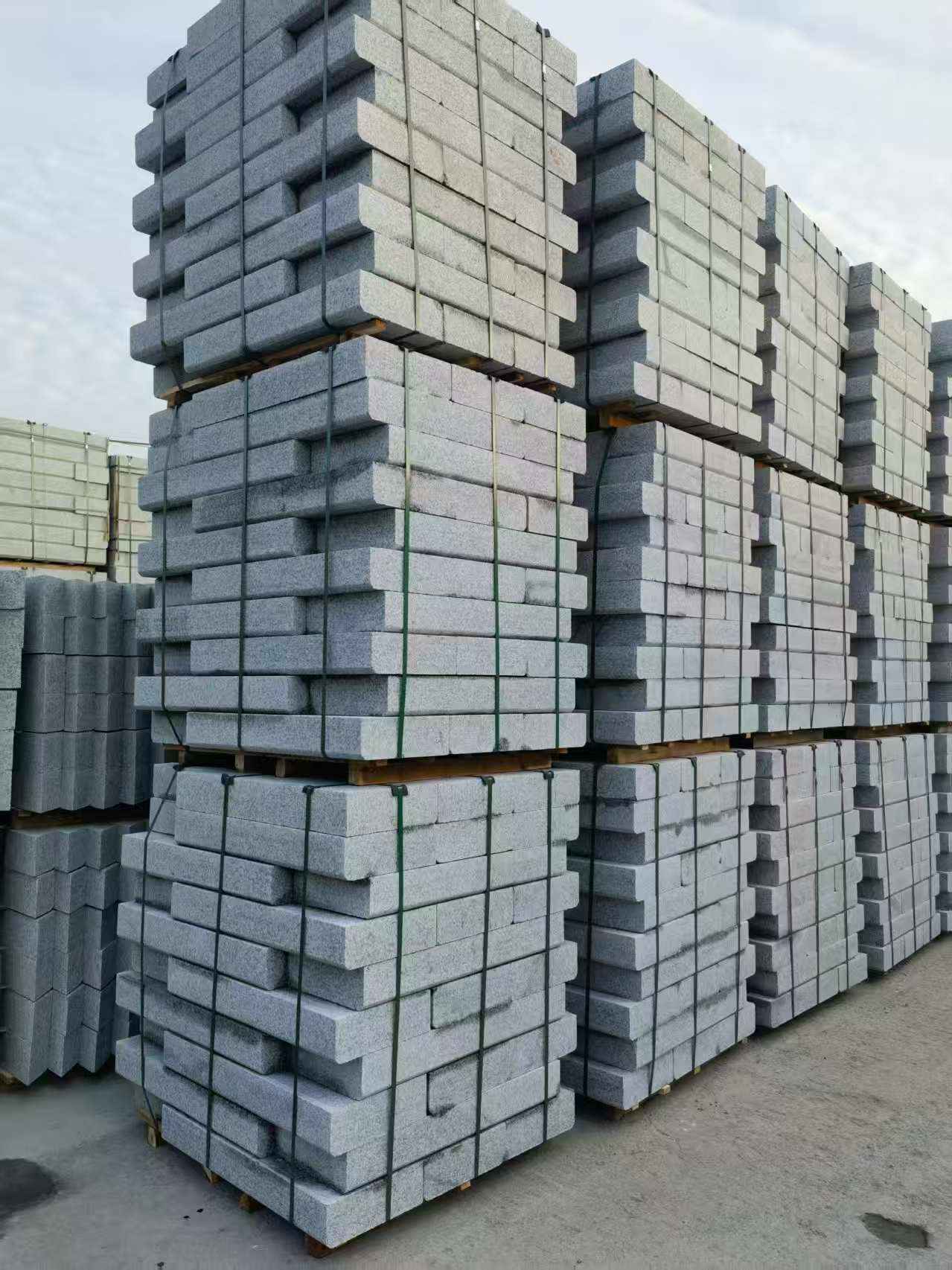 黑河 路沿石（路侧石），颜色一致，尺寸标准