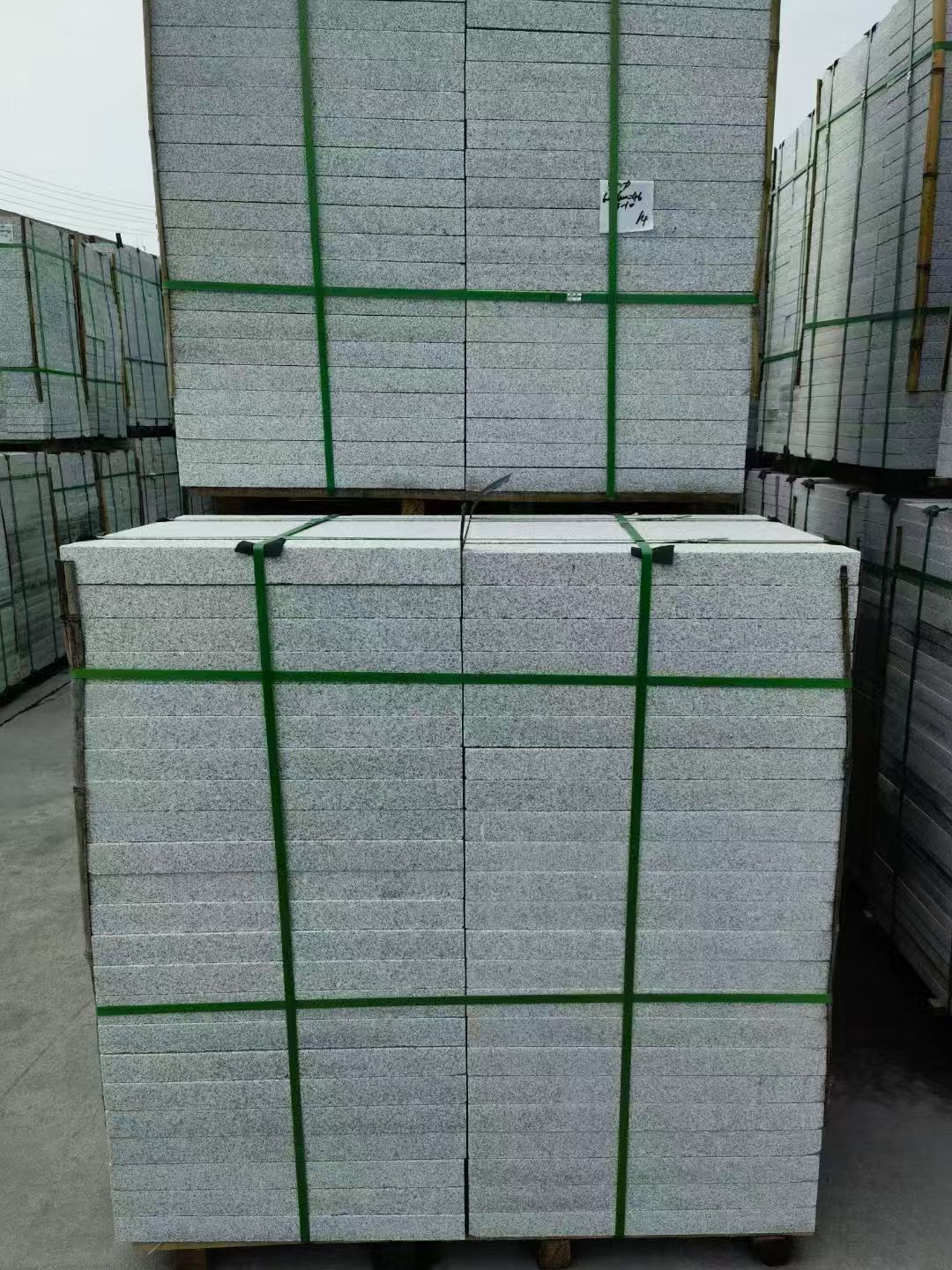 黑河 火烧面地铺石，街道广场园林市政工程板，1.8~5.0厚均有现货