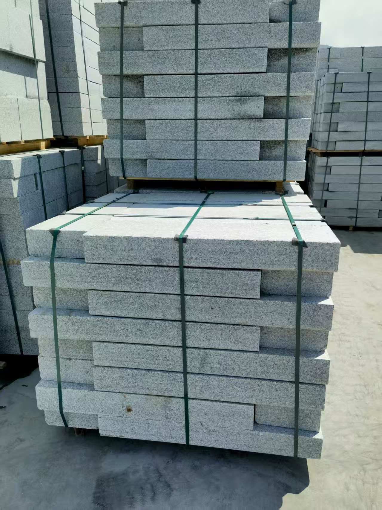 黑河 芙蓉白花岗岩路沿石、平石尺寸标准，色泽均匀